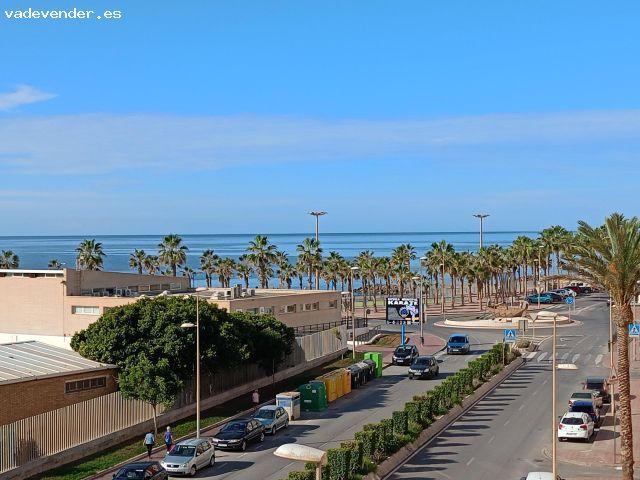 BONITO PISO CON VISTAS AL MAR EN VENTA EN ADRA. PRIMERA LINEA