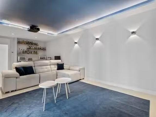 Bonito Piso de 5 habitaciones en C. Condado de Huelva, 18, 296.