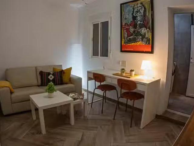 ¡En alquiler! Piso de 1 habitación en Calle de González Soto