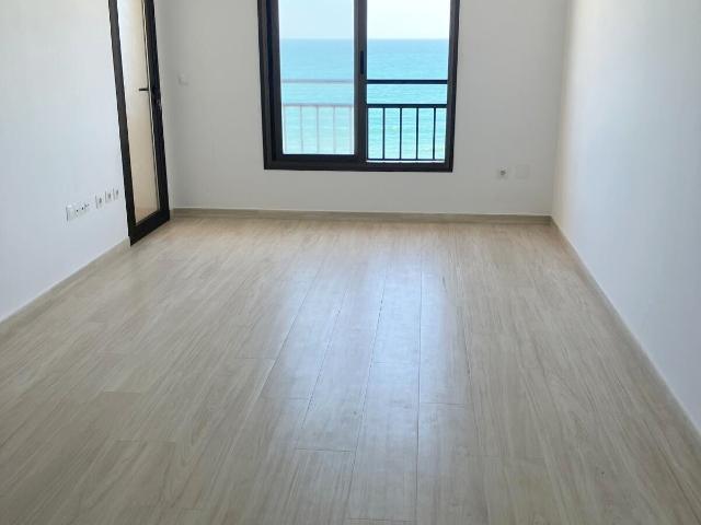 BONITO PISO DE 2 HABITACIONES FRONTAL AL MAR EN LOS BOLICHES