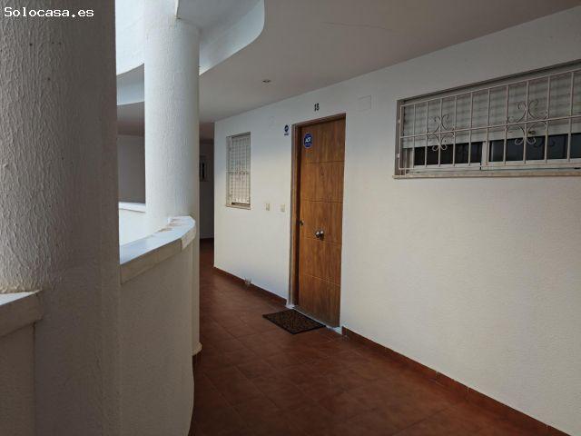 BONITO PISO EN TORREVIEJA CON VISTAS A LAS SALINAS Y PISCINA COMUNITARIA