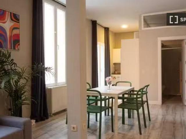 Barato Piso en alquiler de 2 habitaciones en Cuatro Caminos, M.