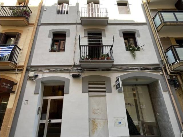 Bonito piso exterior reformado + trastero, en calle peatonal en el barrio de Gros
