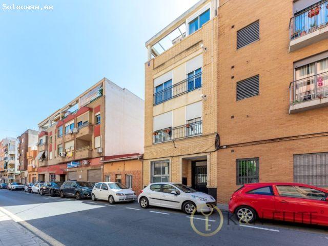 Bonito piso Reformado con Patio Privado