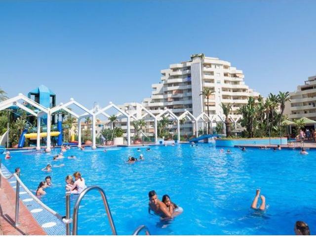 Bonito y amplio estudio en BenalBeach, lo mejor de Benalmadena y en PRIMERA LINEA DE PLAYA
