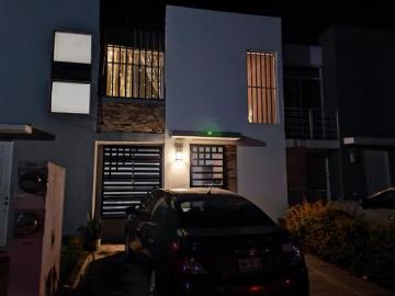 BONITA CASA 2PL COTO RINCONADA DEL LAGO FRACC PARQUES TESISTAN ZAPOPAN