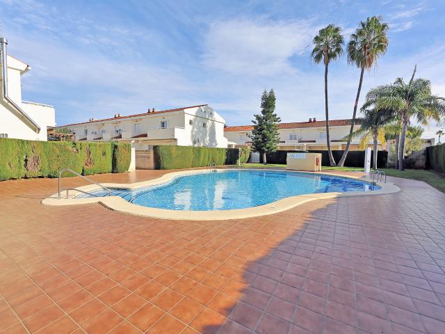 Bonita casa adosada renovada a 250 m de la playa