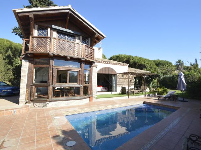 Bonita casa con muchas posibilidades con vistas al mar, orie. 267m² Marbella