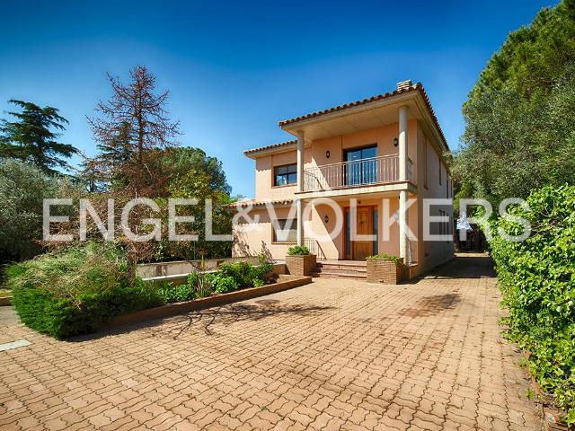 Bonita casa con piscina y jardín 501m² Mollet de Peralada