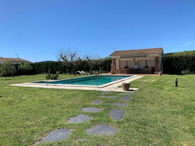BONITA CASA CON PISCINA Y JARDÍN DE 1600M2 MAGNÍFICAS VISTAS SANT ESTEVE DE PALAUTORDERA