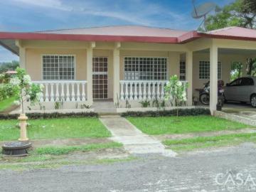 Bonita casa de 4 dormitorios en venta en Santiago, Veraguas