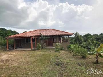Bonita casa de 3 dormitorios en venta en Los Uveros, Penonomé, Coclé