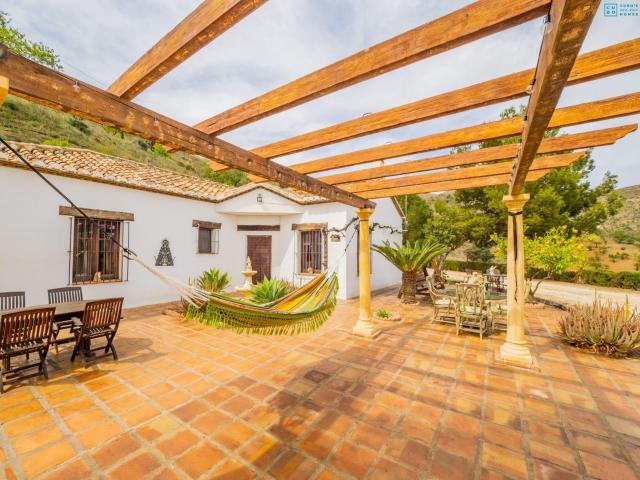 ¡BONITA CASA DE CAMPO CON 25.000 M2 DE TERRENO EN CASABERMEJA!