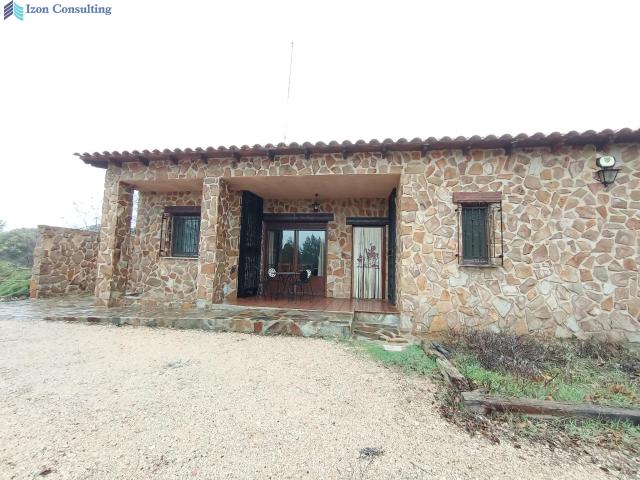 BONITA CASA DE PIEDRA EN ROBLEDO