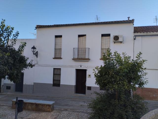 Bonita casa de pueblo en el centro del Pedroso!