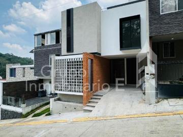 BONITA CASA EN VENTA UBICADA ATRAS DE LA USBI, XALAPA