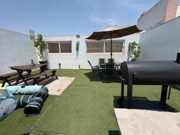 Bonita casa en venta con local comercial