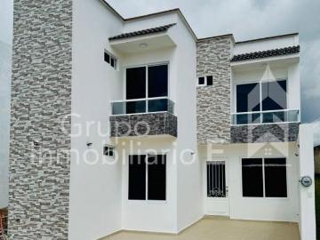 Bonita CASA EN VENTA con recámara en planta baja en COATEPEC
