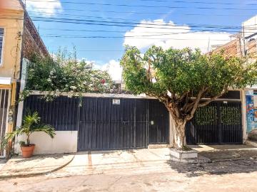 Bonita casa en venta, en zona centro oriente sur, con Amplios espacios de una planta lista para seguir construyendo arriba. $3,150,000 Precio de salida