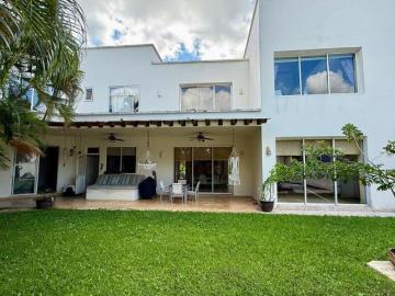 Bonita Casa en venta en super manzana 310 condominio Villa Magna en Cancun Quintana Roo