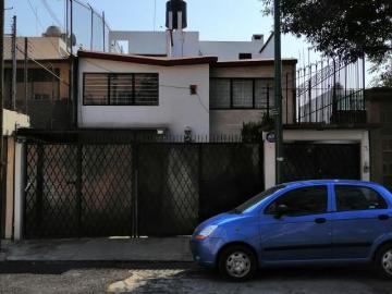 Bonita casa en regla y bien mantenida