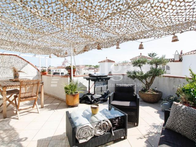 Bonita casa estilo pescador con amarre 105m² Empuriabrava