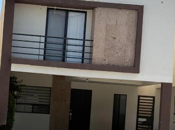 Bonita casa frente área verde