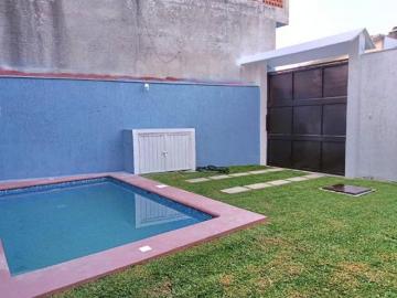 BONITA CASA NUEVA DE 5 REC CON BAÑO, ALBERCA Y JARDIN EN CUAUTLA MOR