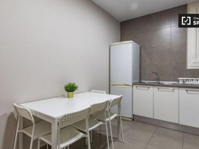 Bonita habitación con cama doble en alquiler en el Eixample
