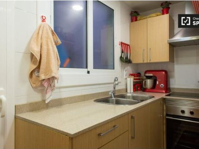 Bonita habitación en alquiler en apartamento de 4 dormitorios en Gràcia