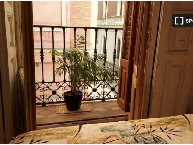 Bonita habitación en alquiler en apartamento de 7 dormitorios en Malasaña