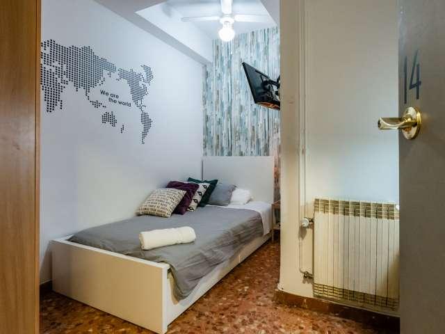 Bonita habitación en piso compartido por Eixample, Barcelona