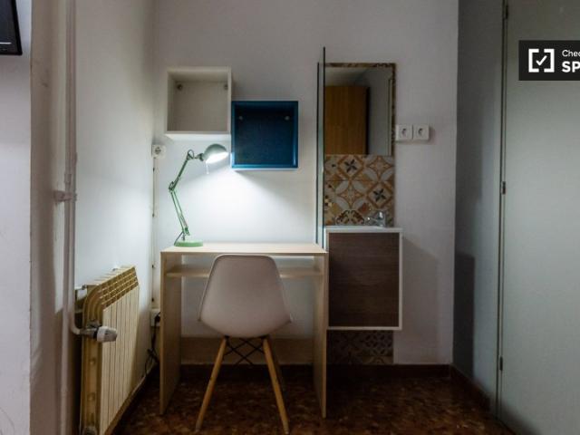 Bonita habitación en piso compartido por Eixample, Barcelona