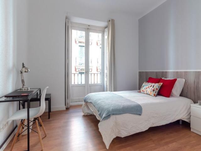 Bonita habitación espaciosa en Chamberí