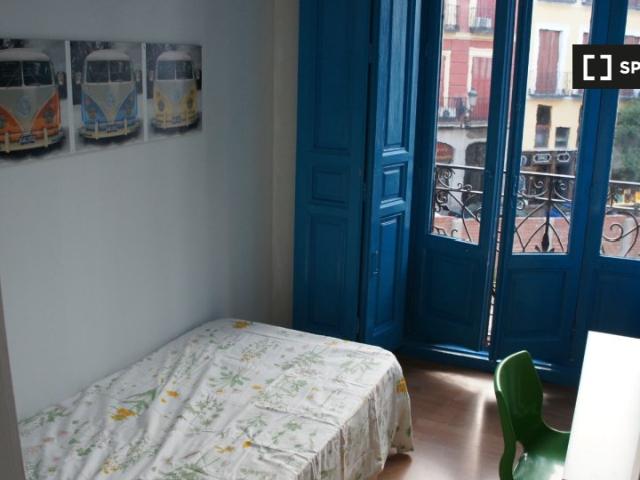 Bonita habitación para alquilar en apartamento de 7 dormitorios en Centro, Madrid