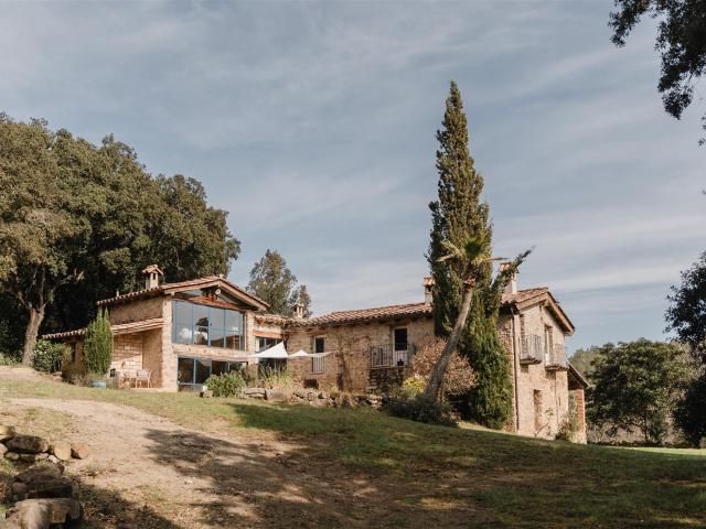Bonita masía en un entorno tranquilo con vistas magníficas. 245m² Mieres