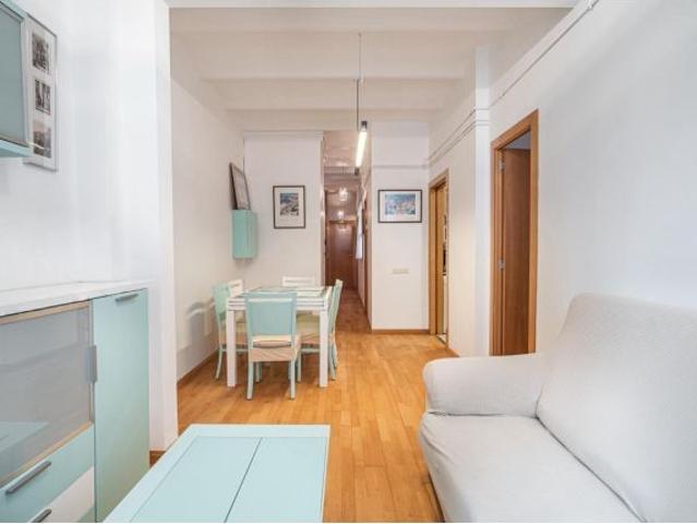 Bonita Vivienda con Balcón y Vistas a Sagrada Familia