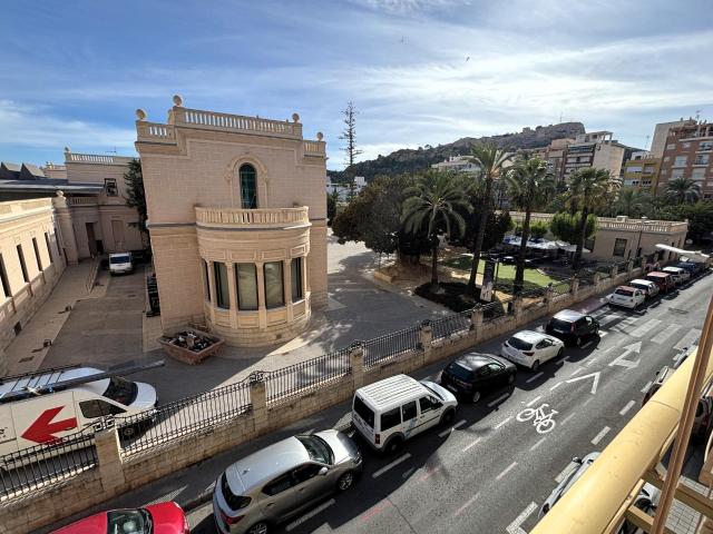 Bonita vivienda frente al Museo Arqueológico de Alicante