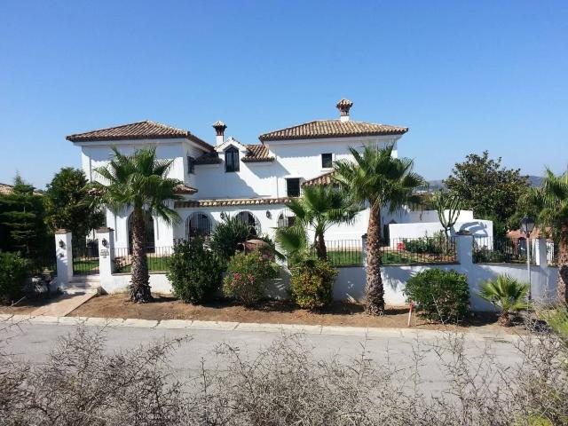 Bonita villa de 5 dormitorios en Sotogrande Costa