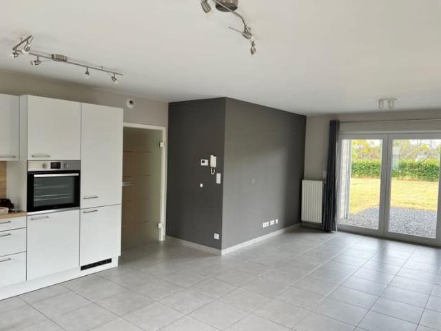 Bonnert — 2 bedroom flat, garden and 2 parking spaces