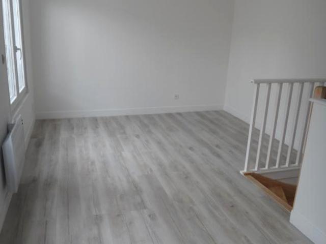 BONNEVAL F2 EN DUPLEX PLEIN CENTRE VILLE, Bonneval