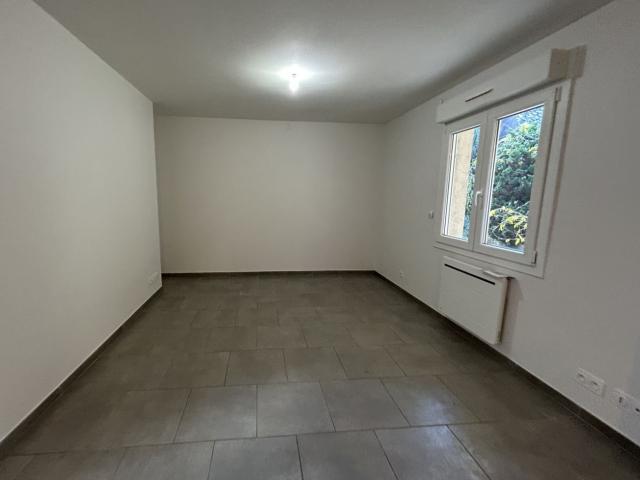 BONNEVAL STUDIO EN PLEIN CENTRE VILLE, Bonneval