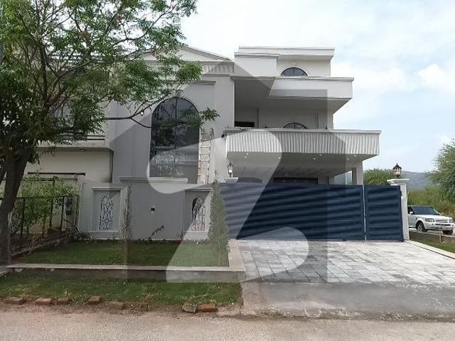 Book A Corner House Of 10 Marla In D 12