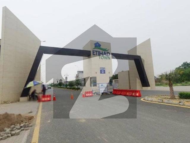 5 marla prime location plot in etihad town phase 1 royal enclave 1 block