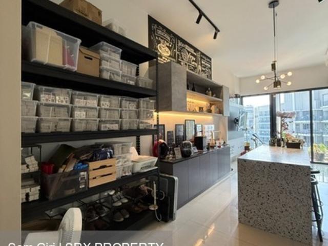 Boathouse Residences D19, Condominium