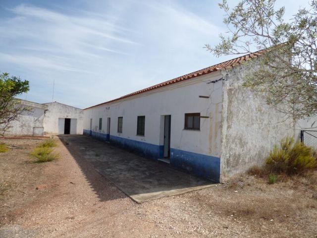 Boa Oportunidade de Investimento! Quinta com duas casas dest. 387m² Silves