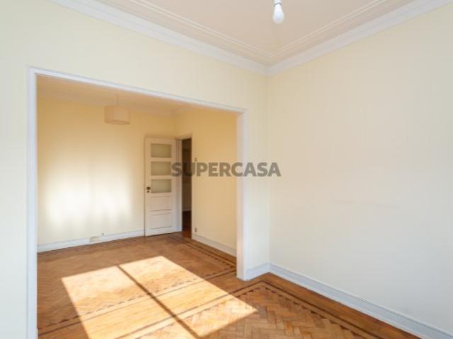 Boa Localização | Oportunidade de Investimento | Piscina e espaço Exterior