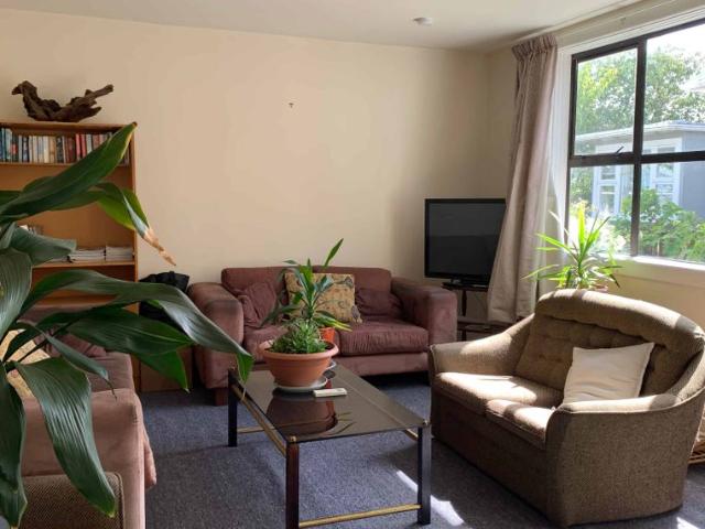 Boarding house room available on Cashel street