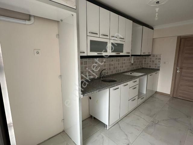 Böblingen Cad. Merkezi Konum İki Banyolu Sıfır Geniş 3+1