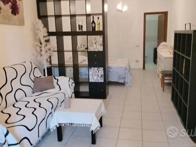 BOCCEA CASALOTTI MONOLOCALE ARREDATO INGRESSO INDi